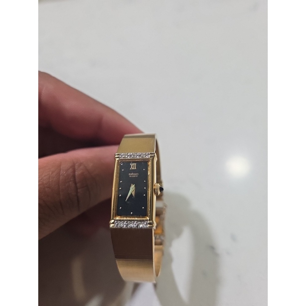 Vintage Seiko Ladies Gold Tone Thin Dainty Diamonds Watch Delicate Petite